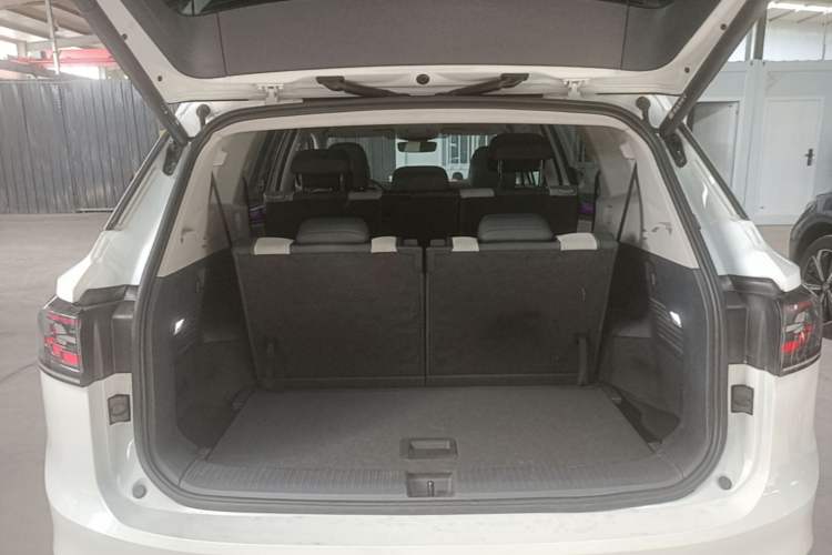 Used Volkswagen ID.6 CROZZ 2021 Revised Version Long-Range PURE+ Edition Trunk