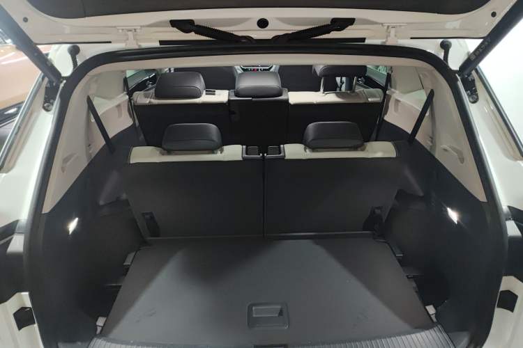 Used Volkswagen ID.6 CROZZ 2021 Long-Range PRO Edition Trunk