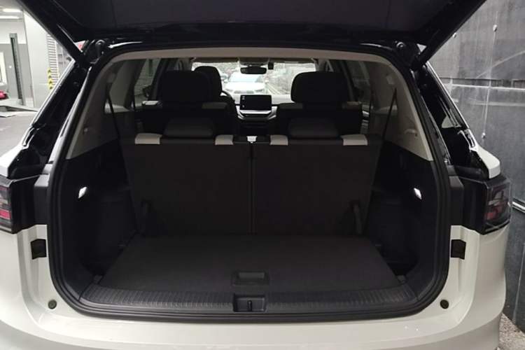 Used Volkswagen ID.6 CROZZ 2021 High-Performance PRIME Edition Trunk