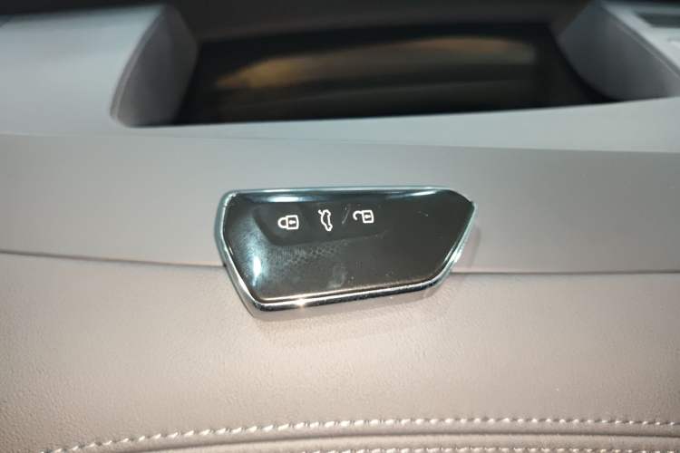 Used Volkswagen ID.6 CROZZ 2021 Long-Range PRO Edition Vehicle Key