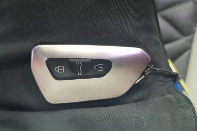Used Volkswagen ID.6 CROZZ 2021 Long-Range PRO Edition Vehicle Key