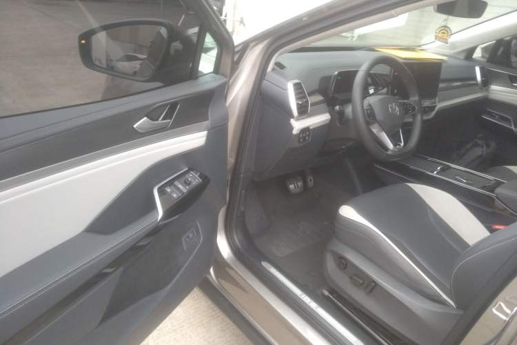 Used Volkswagen ID.6 CROZZ 2021 Long-Range PURE+ Edition Driver Seat