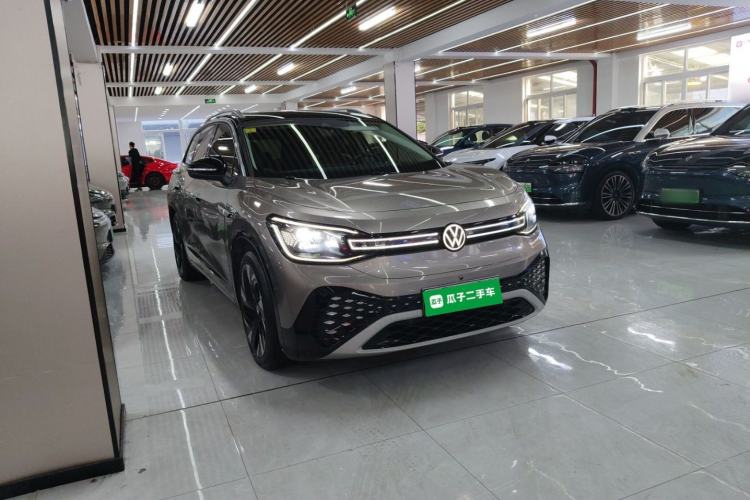 Used Volkswagen ID.6 CROZZ 2021 First Edition Front Right 45 Deg