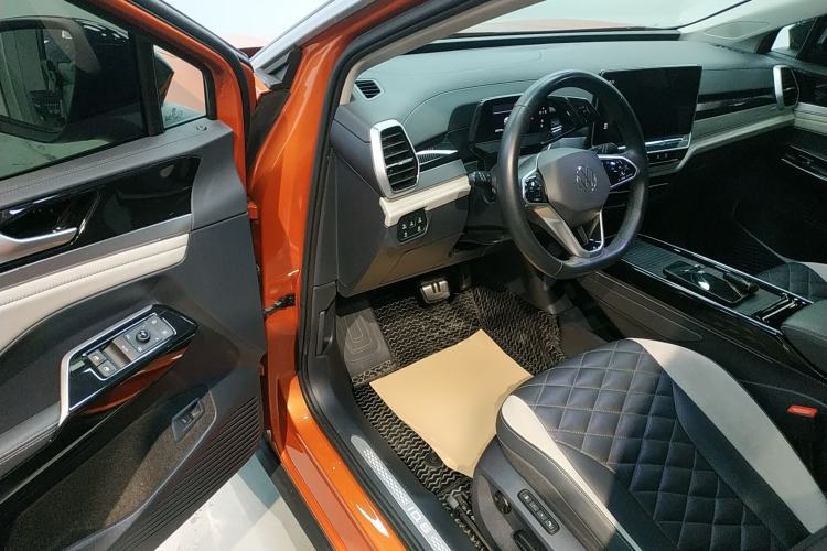 Used Volkswagen ID.6 CROZZ 2021 Long-Range PURE+ Edition Interior 3