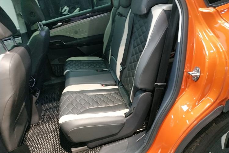 Used Volkswagen ID.6 CROZZ 2021 Long-Range PURE+ Edition Interior 4