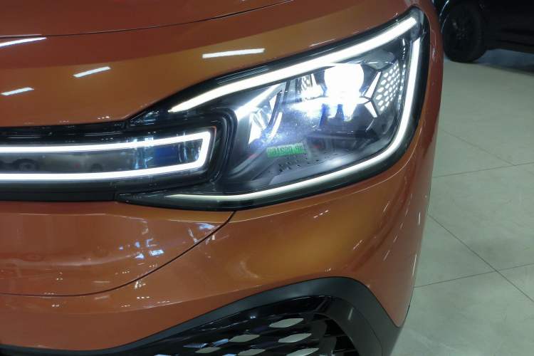 Used Volkswagen ID.6 CROZZ 2021 Long-Range PURE+ Edition Left Front Headlight