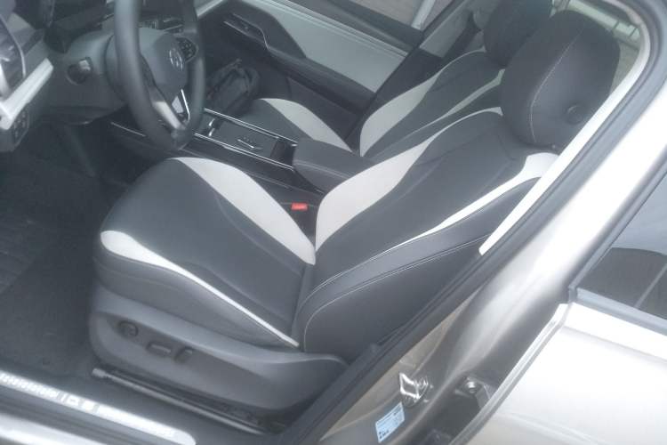Used Volkswagen ID.6 CROZZ 2021 Long-Range PURE+ Edition Left Front Seat