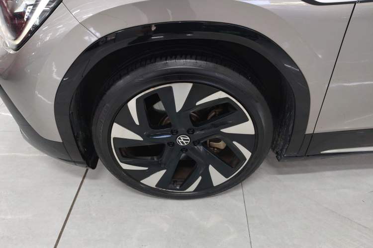 Used Volkswagen ID.6 CROZZ 2021 First Edition Left Front Wheel Hub