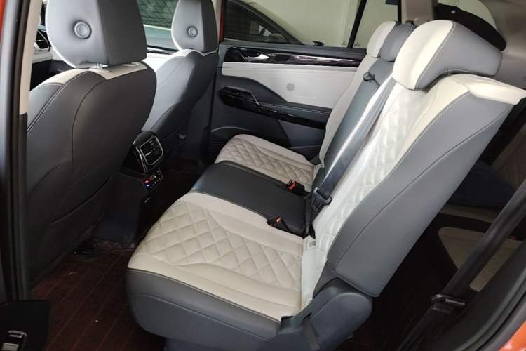 Used Volkswagen ID.6 CROZZ 2021 Revised Version Long-Range PRO Edition Left Rear Seat