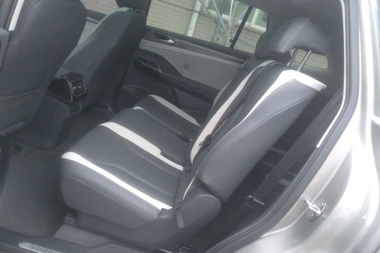 Used Volkswagen ID.6 CROZZ 2021 Long-Range PURE+ Edition Left Rear Seat