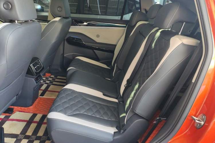 Used Volkswagen ID.6 CROZZ 2021 Long-Range PRO Edition Left Rear Seat