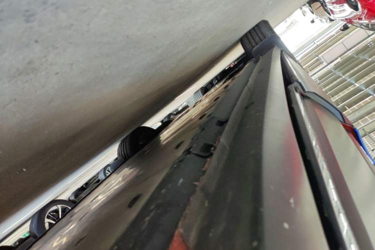 Used Volkswagen ID.6 CROZZ 2021 Long-Range PRO Edition Left Side Sill