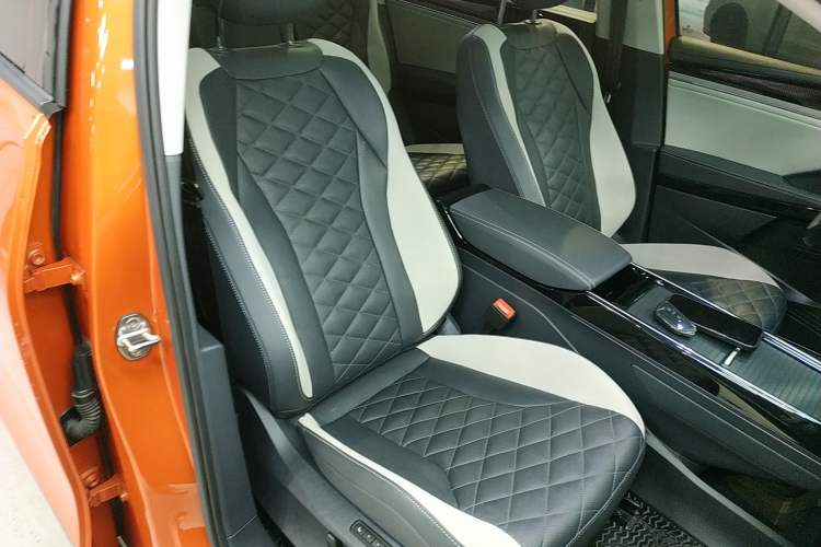 Used Volkswagen ID.6 CROZZ 2021 Long-Range PURE+ Edition Right Front Seat