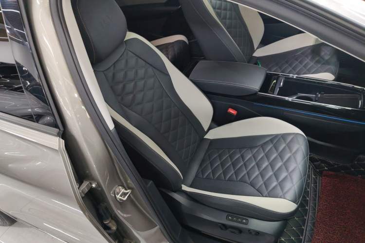 Used Volkswagen ID.6 CROZZ 2021 First Edition Right Front Seat