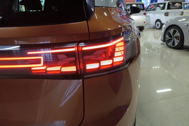 Used Volkswagen ID.6 CROZZ 2021 Long-Range PURE+ Edition Right Rear Taillight