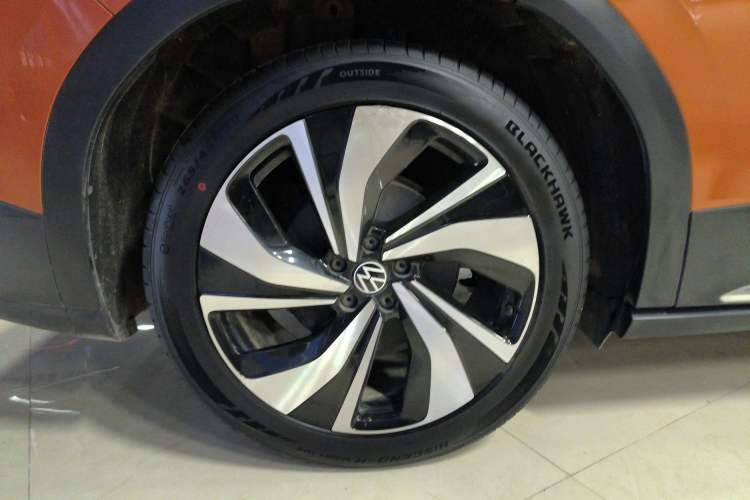 Used Volkswagen ID.6 CROZZ 2021 Long-Range PURE+ Edition Right Rear Wheel Hub