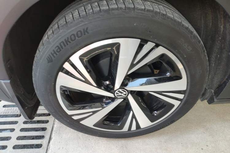 Used Volkswagen ID.6 CROZZ 2021 Long-Range PRO Edition Right Rear Wheel Hub