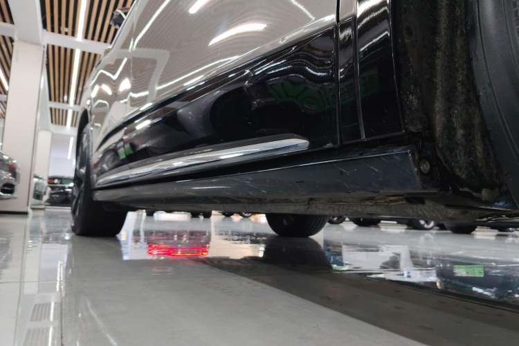 Used Volkswagen ID.6 CROZZ 2021 First Edition Right Side Sill