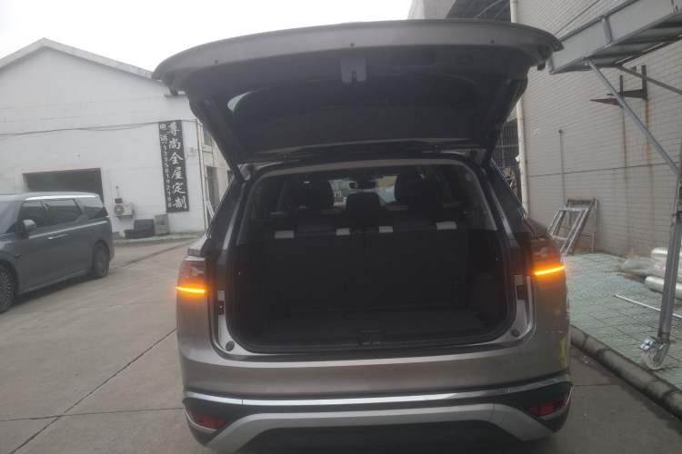 Used Volkswagen ID.6 CROZZ 2021 Long-Range PURE+ Edition Trunk