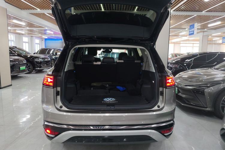 Used Volkswagen ID.6 CROZZ 2021 First Edition Trunk