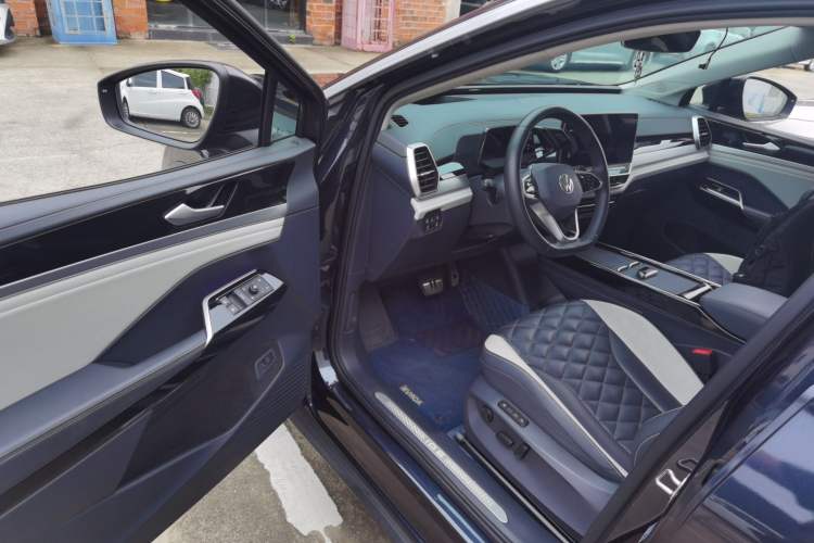 Used Volkswagen ID.6 CROZZ 2022 Standard Range PURE Edition Driver Seat