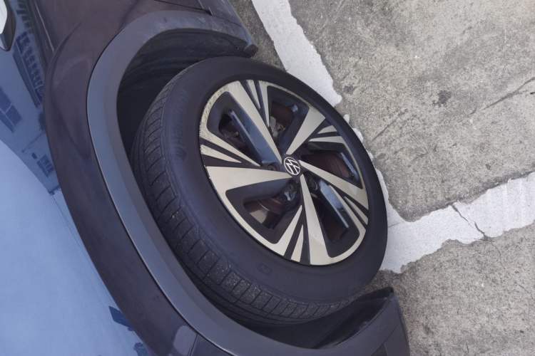 Used Volkswagen ID.6 CROZZ 2022 Standard Range PURE Edition Left Front Wheel Hub