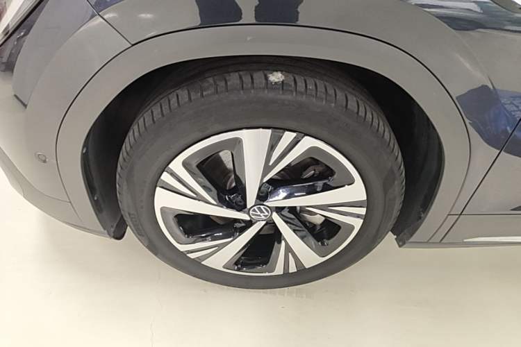 Used Volkswagen ID.6 CROZZ 2022 Long-Range PRO Edition Left Front Wheel Hub