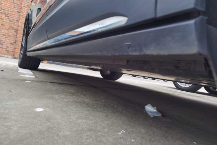 Used Volkswagen ID.6 CROZZ 2022 Standard Range PURE Edition Left Side Sill