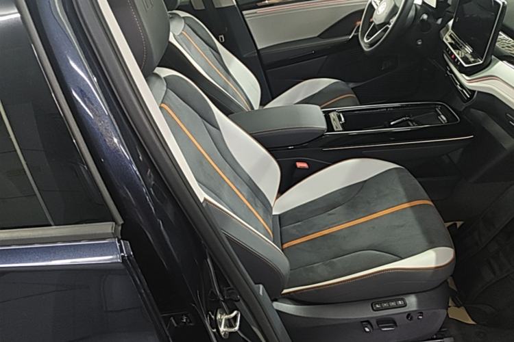 Used Volkswagen ID.6 CROZZ 2022 Long-Range PRO Edition Right Front Seat
