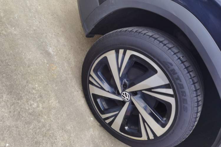 Used Volkswagen ID.6 CROZZ 2022 Standard Range PURE Edition Right Rear Wheel Hub