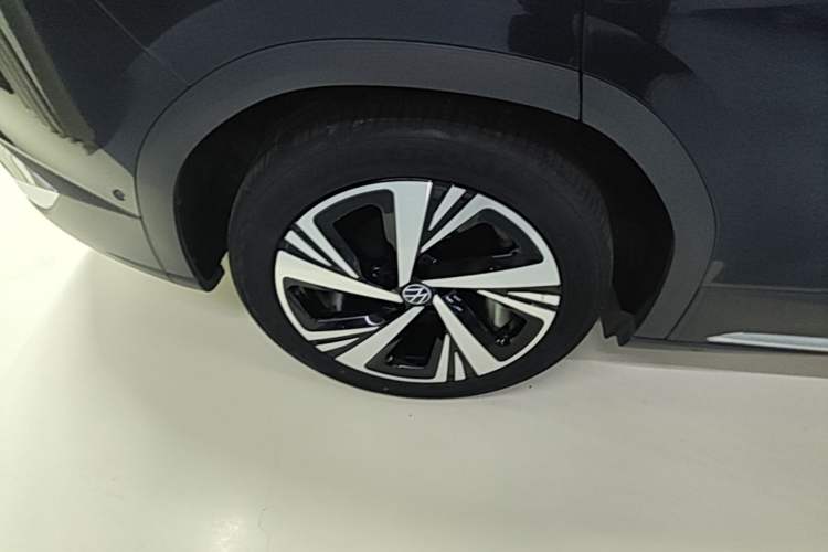 Used Volkswagen ID.6 CROZZ 2022 Long-Range PRO Edition Right Rear Wheel Hub