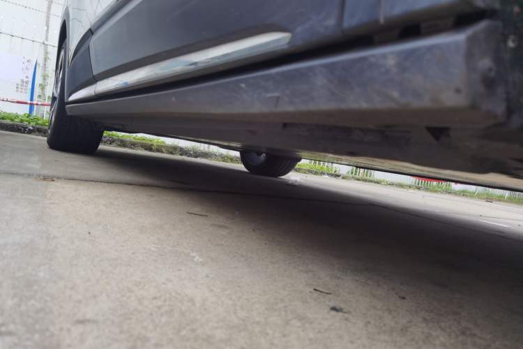 Used Volkswagen ID.6 CROZZ 2022 Standard Range PURE Edition Right Side Sill