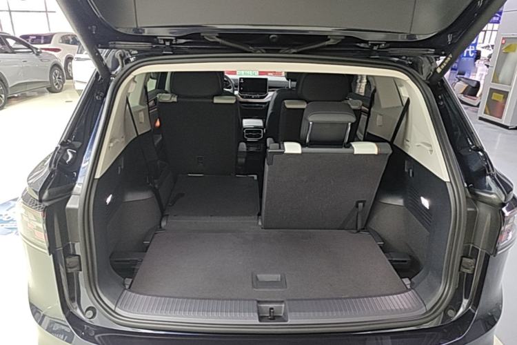 Used Volkswagen ID.6 CROZZ 2022 Long-Range PRO Edition Trunk