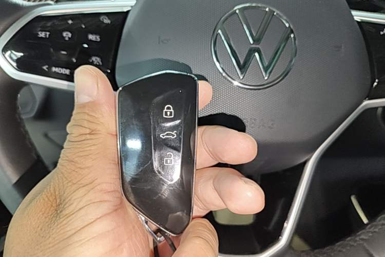 Used Volkswagen ID.6 CROZZ 2022 Long-Range PRO Edition Vehicle Key