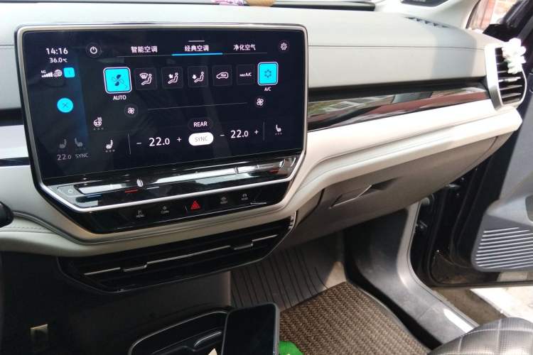 Used Volkswagen ID.6 CROZZ 2022 Long-Range PRO Edition Audio And AC Panel