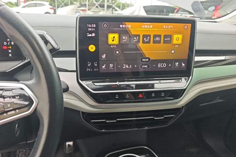 Used Volkswagen ID.6 CROZZ 2022 Long-Range PRO Edition Audio And AC Panel