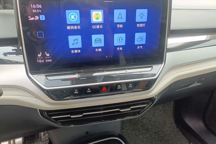 Used Volkswagen ID.6 CROZZ 2022 Long-Range PRO Edition Audio And AC Panel