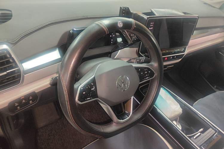 Used Volkswagen ID.6 CROZZ 2022 Long-Range PURE+ Edition Center Console