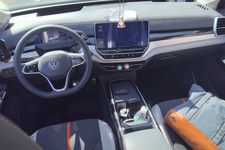 Used Volkswagen ID.6 CROZZ 2022 Long-Range PRO Edition Center Console