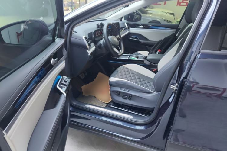 Used Volkswagen ID.6 CROZZ 2022 Long-Range Lite PRO Edition Driver Seat