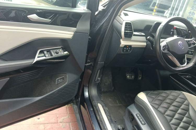 Used Volkswagen ID.6 CROZZ 2022 Long-Range PRO Edition Driver Seat