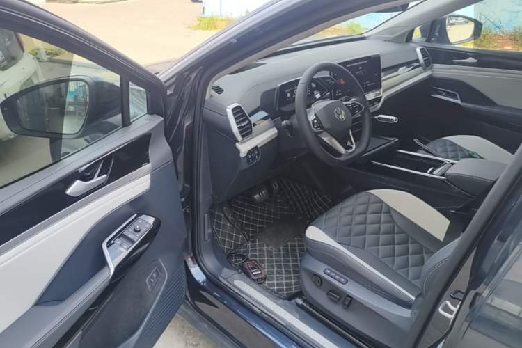 Used Volkswagen ID.6 CROZZ 2022 Long-Range PRO Edition Driver Seat