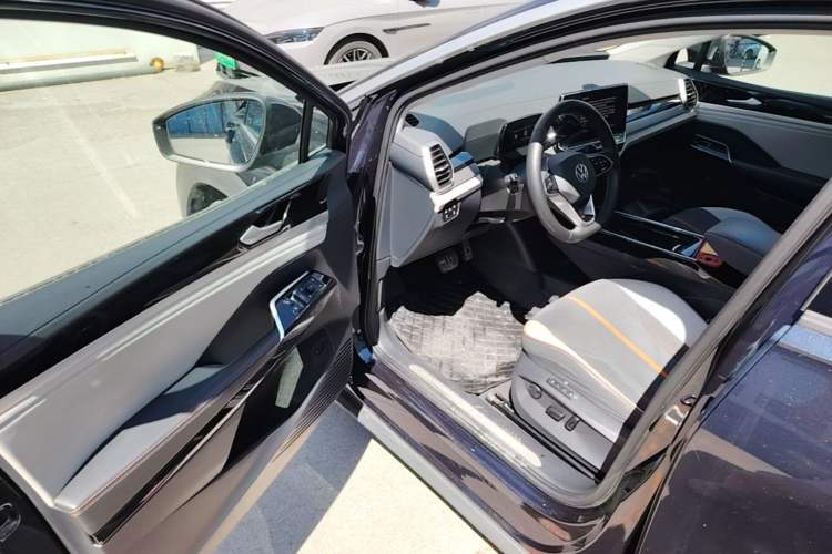 Used Volkswagen ID.6 CROZZ 2022 Long-Range PRO Edition Driver Seat
