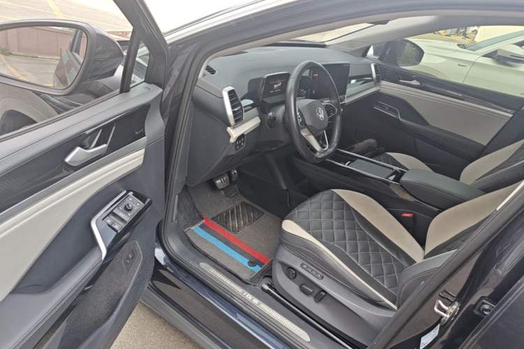 Used Volkswagen ID.6 CROZZ 2022 Long-Range PRO Edition Driver Seat
