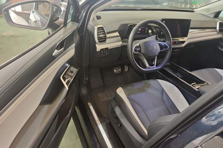 Used Volkswagen ID.6 CROZZ 2022 Standard Range PURE Edition Driver Seat