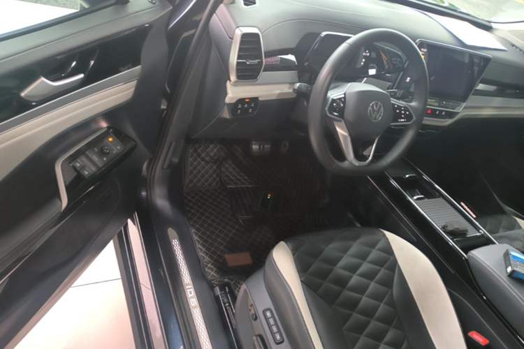 Used Volkswagen ID.6 CROZZ 2022 Long-Range PRO Edition Driver Seat