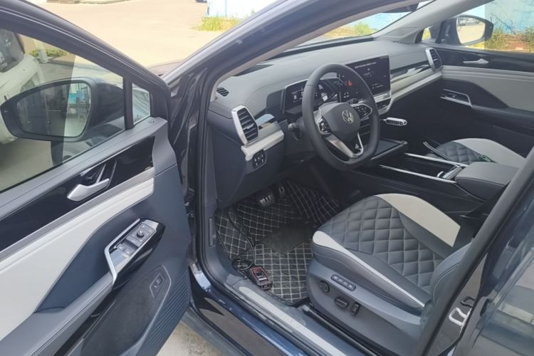 Used Volkswagen ID.6 CROZZ 2022 Long-Range PRO Edition Driver Seat