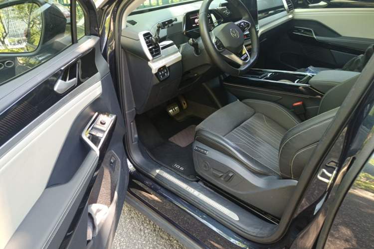 Used Volkswagen ID.6 CROZZ 2022 Long-Range PRO Edition Driver Seat