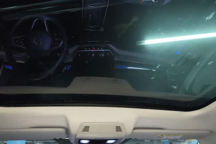 Used Volkswagen ID.6 CROZZ 2022 Long-Range PRO Edition Headliner