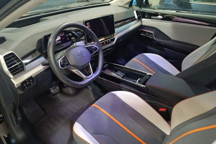 Used Volkswagen ID.6 CROZZ 2022 Long-Range PURE+ Edition Interior 3